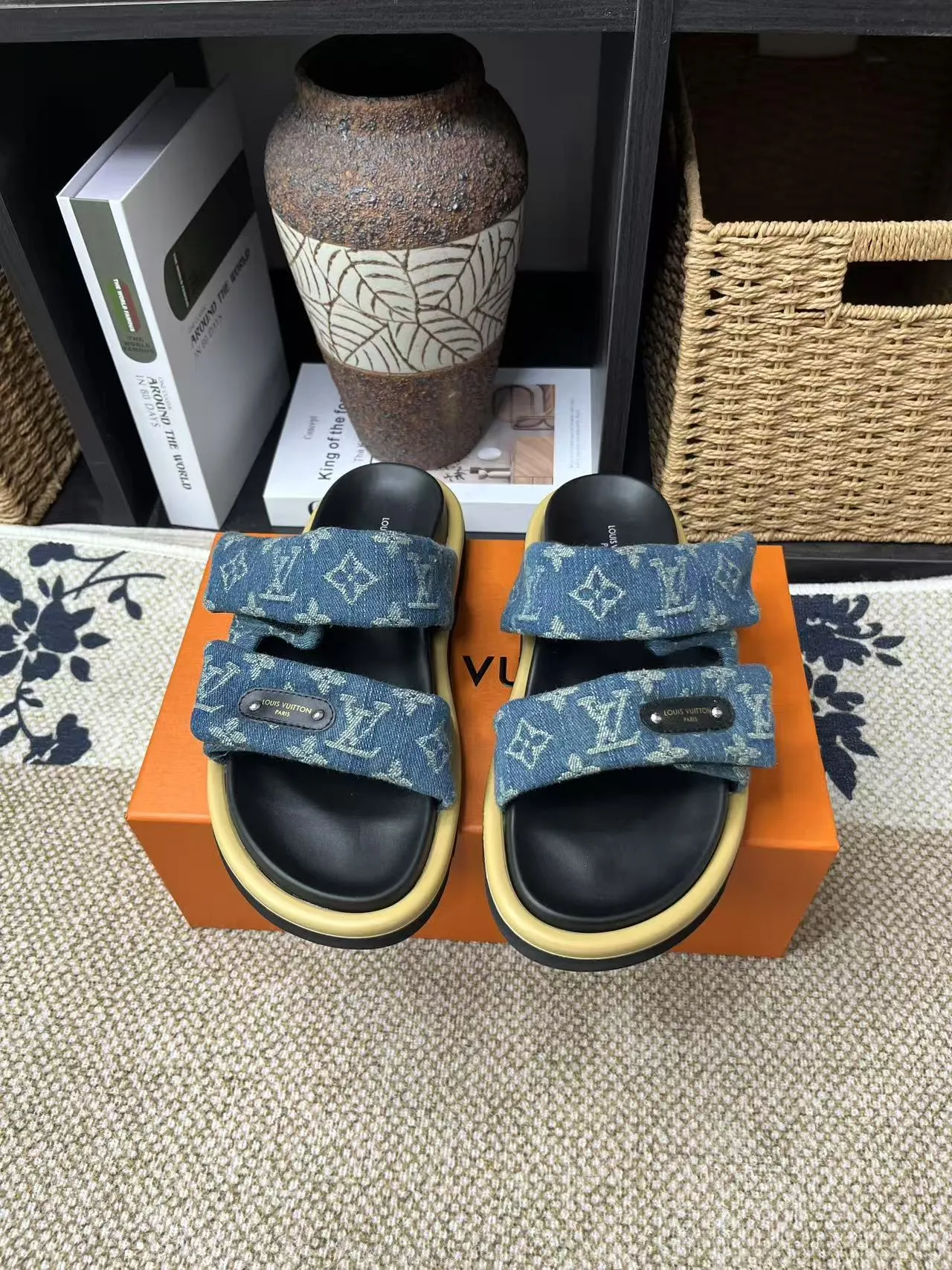P340 yuan LV Louis Vuitton Full of high-end feel! A popular model among bloggers at home and abroad, it’s retro and fashionable, and looks stunning on your feet! Mainly recommended model on the official website★ ━━━━━ ЅᏇєєt ━━━━━ ▪️Upper: original calfskin ➕5D printing process ▪️Inner: imported mixed sheepskin ▪️Outsole: original molded foam outsole ▪️Size: Female 35-40 Men's 39-44 (women's 41 men's 45)